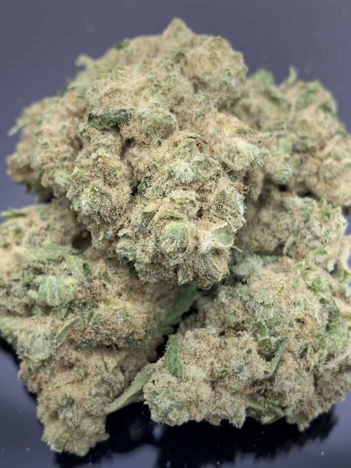 PINEAPPLE EXPRESS (Sativa) buy 1 oz get 1/2 oz free $59 1/2 $89 OZ